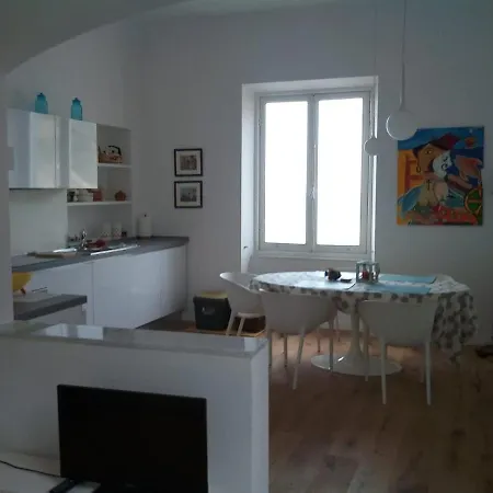 Ocean View Front Main Apartman *