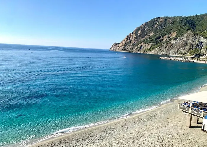 Ocean View Front Main 公寓